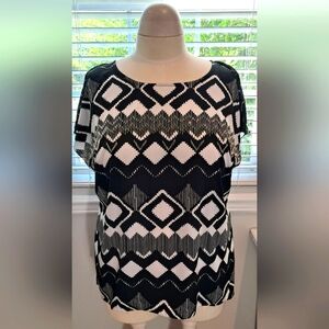 Lane Bryant Black & White Aztec Print Short Sleeve Shirt NWT